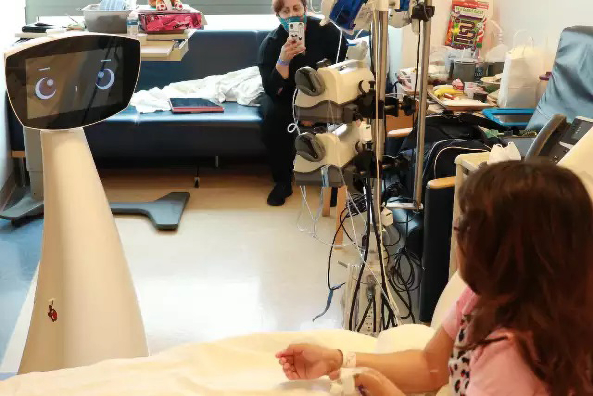 Robin the robot interacts with a patient in the UCLA Mattel Children’s Hospital’s Chase Child Life Program in Los Angeles, California. (UCLA Health/Newsflash, Zenger)
