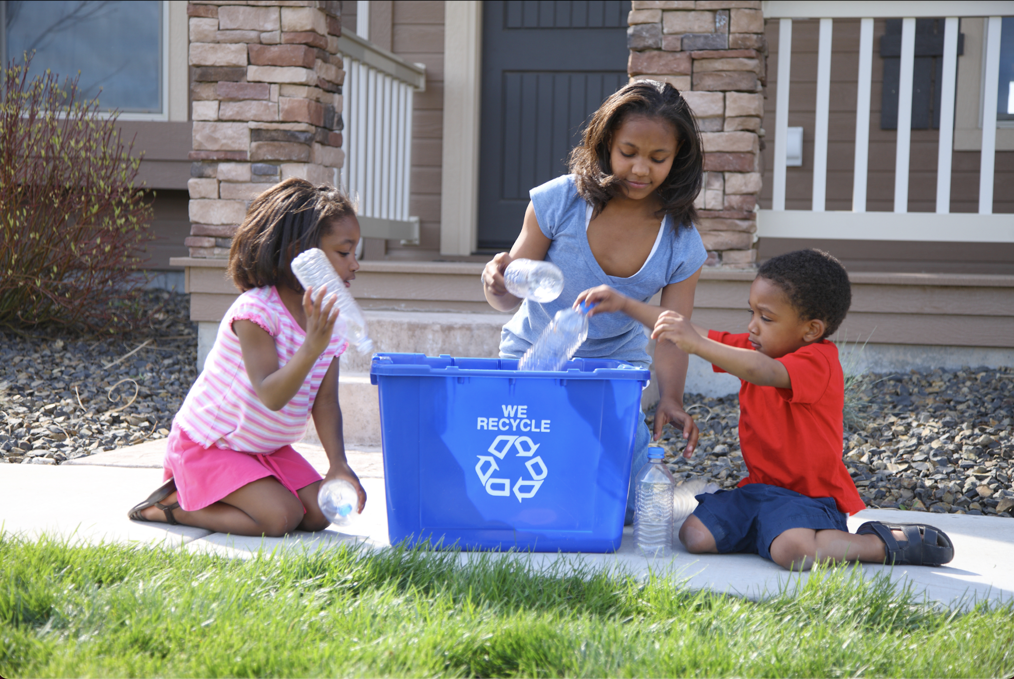 Parent teaching her children the importance of being eco-friendly. (Photo by: viafilms | iStock via Getty Images Plus)