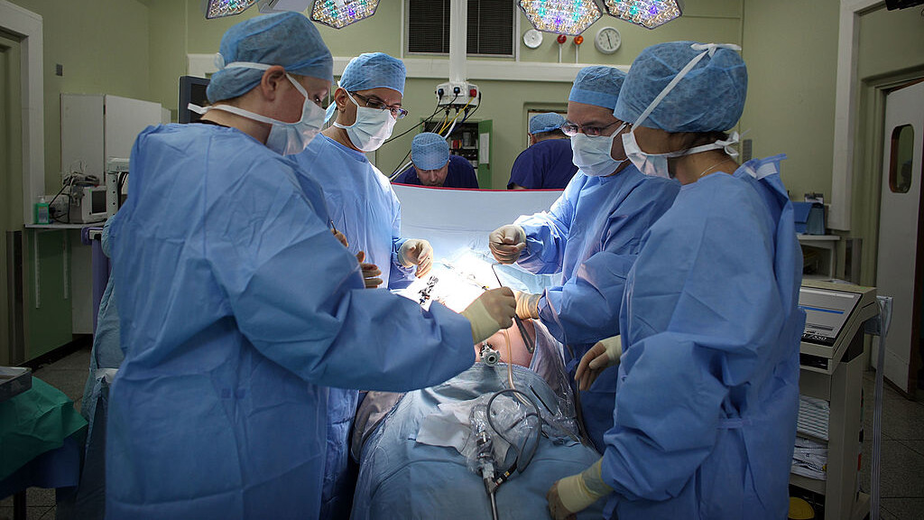 Smarter News Quiz: Medical Milestones, Celebrity Weddings and Early Americans