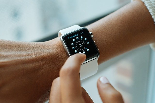 Person looking at the watch 