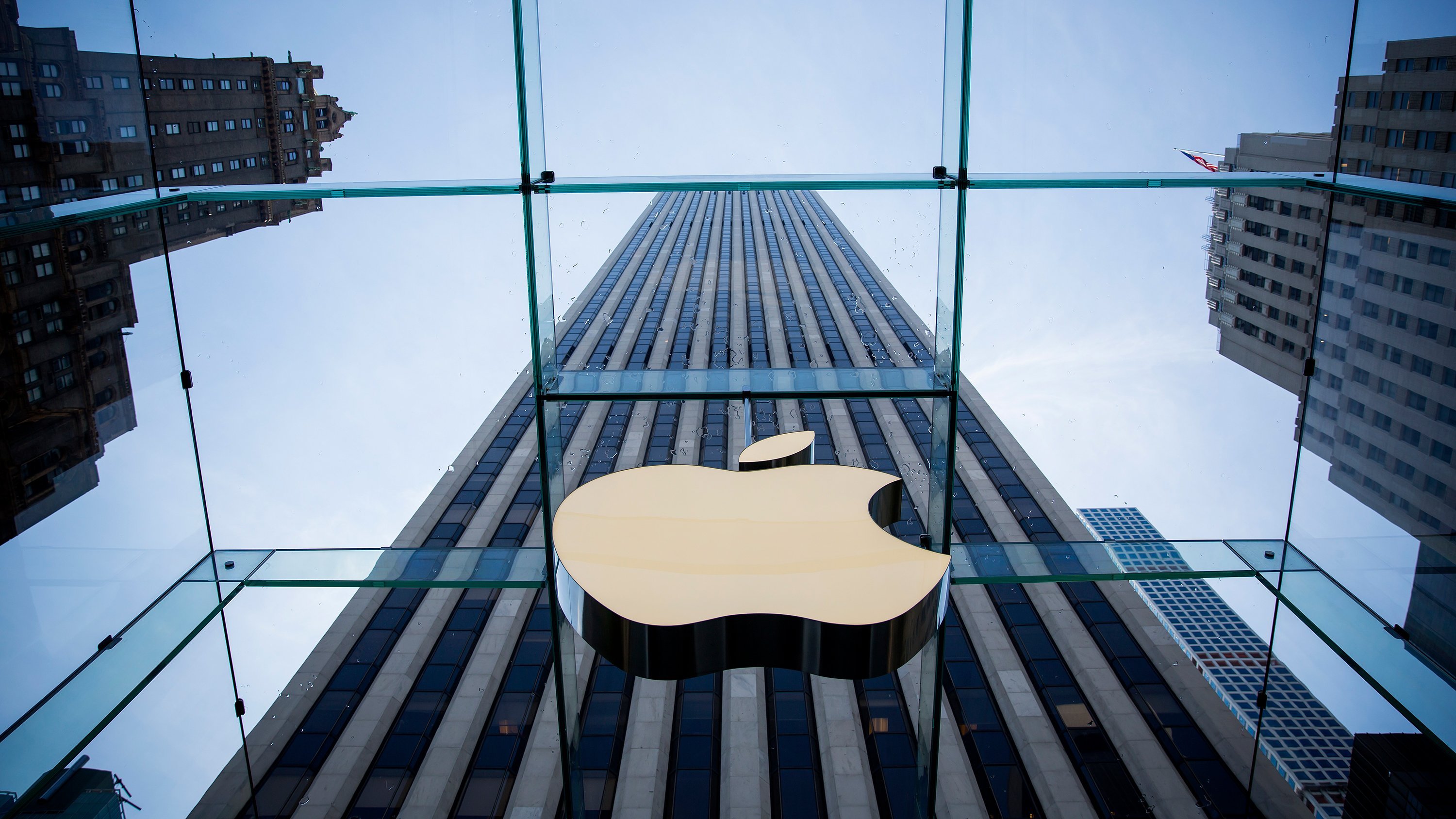 Supreme Court allows antitrust lawsuit against Apple to go forward.