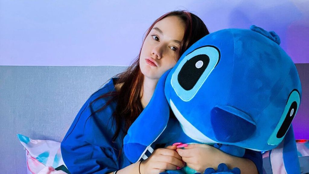 Social media blogger Sasha Kosmos, known as “Rarrihood,” was reportedly injured in an attack with unnamed neighbors during an argument over pizza in Saint Petersburg, Russia. (@rarrihood_/Zenger)