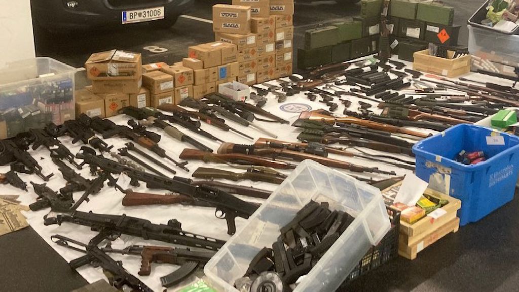 Some of the prohibited war weapons seized from a 53-year-old man's home in Austria's Baden district. (Lower Austria State Office for the Protection of the Constitution/Zenger)