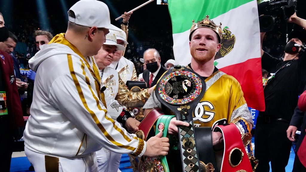 “Canelo is a beast. A monster, said three-division champion Abner Mares of four-division and IBF/WBA/WBC/WBO undisputed 168-pound title winner Canelo Alvarez with trainer Eddy Reynoso (left). “Canelo is on top of all the great Mexican fighters.” (Sean Michael Ham/TGB Promotions)