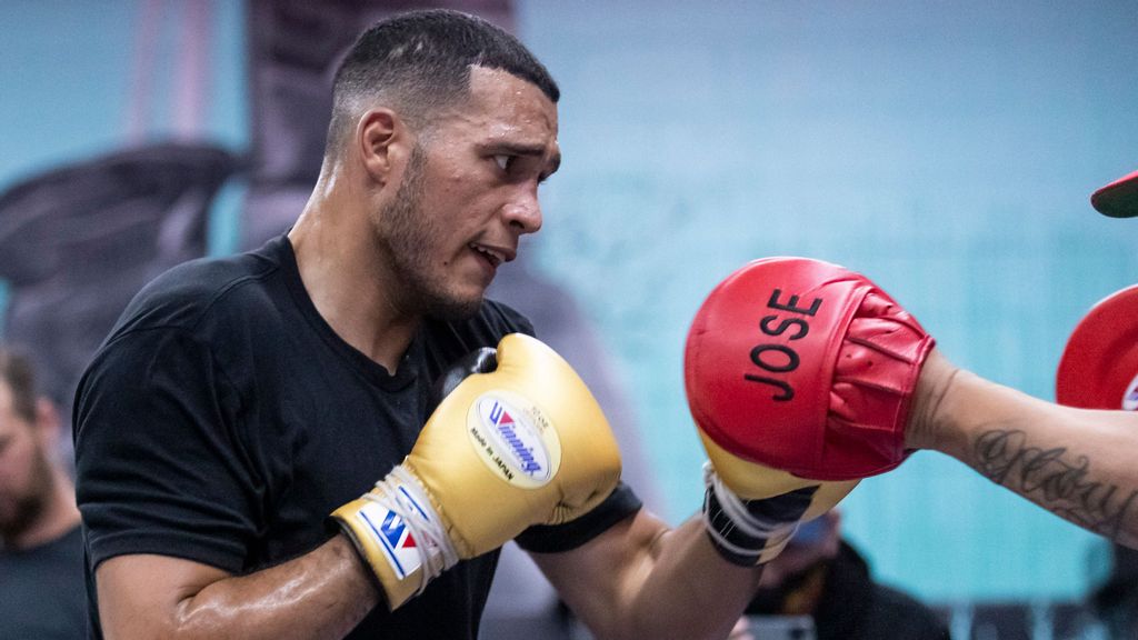 Two-time 168-pound champion David Benavidez wants to face four-division title winner Saul Alvarez in an all-Mexican clash sometime in 2022. “I’m the only one who can mix it up with Alvarez,” said the 6-foot-2-inch Benavidez. (Esther Lin/Showtime)