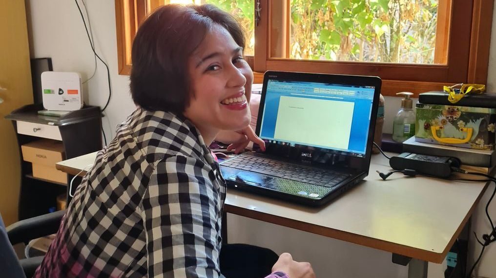 Luana Leites wrote a poetry book and intends to release a second. (Vinicius Mello) 