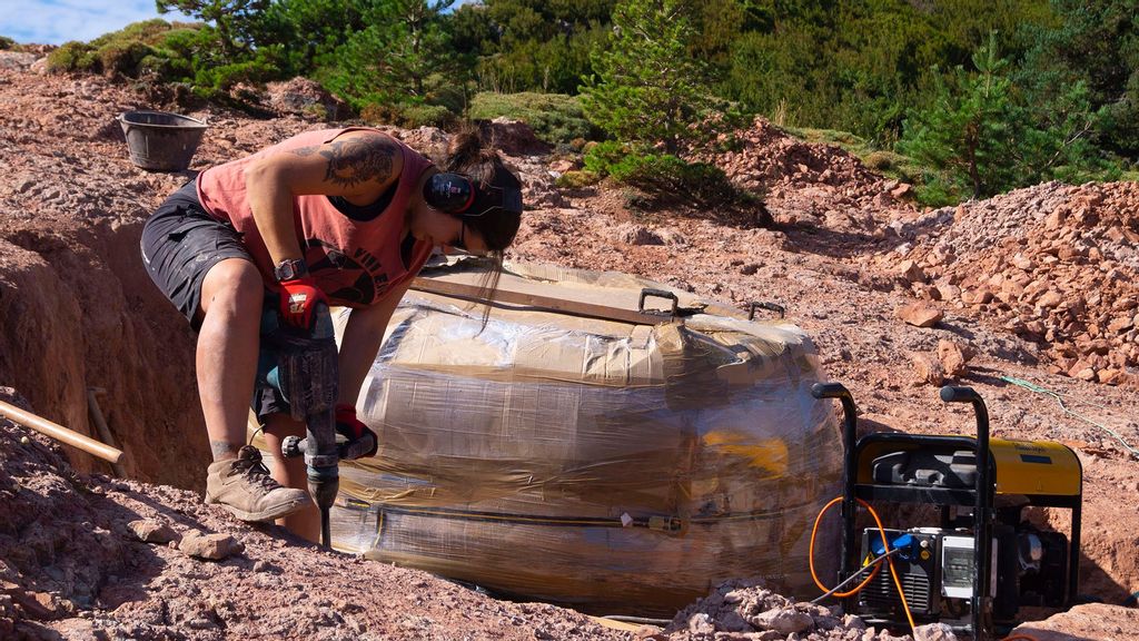 Carmen Nunez Lahuerta, a director of the excavation, works on a block containing a dinosaur nest near Huesca in northern Spain.  (University of Zaragoza/Zenger)
