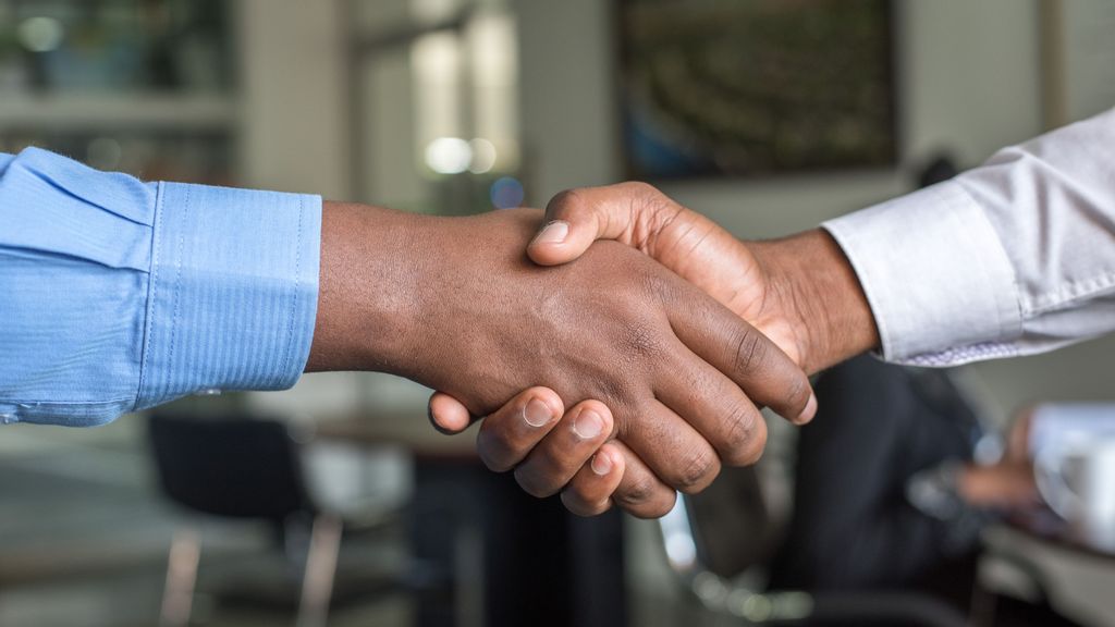 Effective leaders know the power of good connections and how to harness them to win more clients. (Cytonn Photography/Unsplash)br 