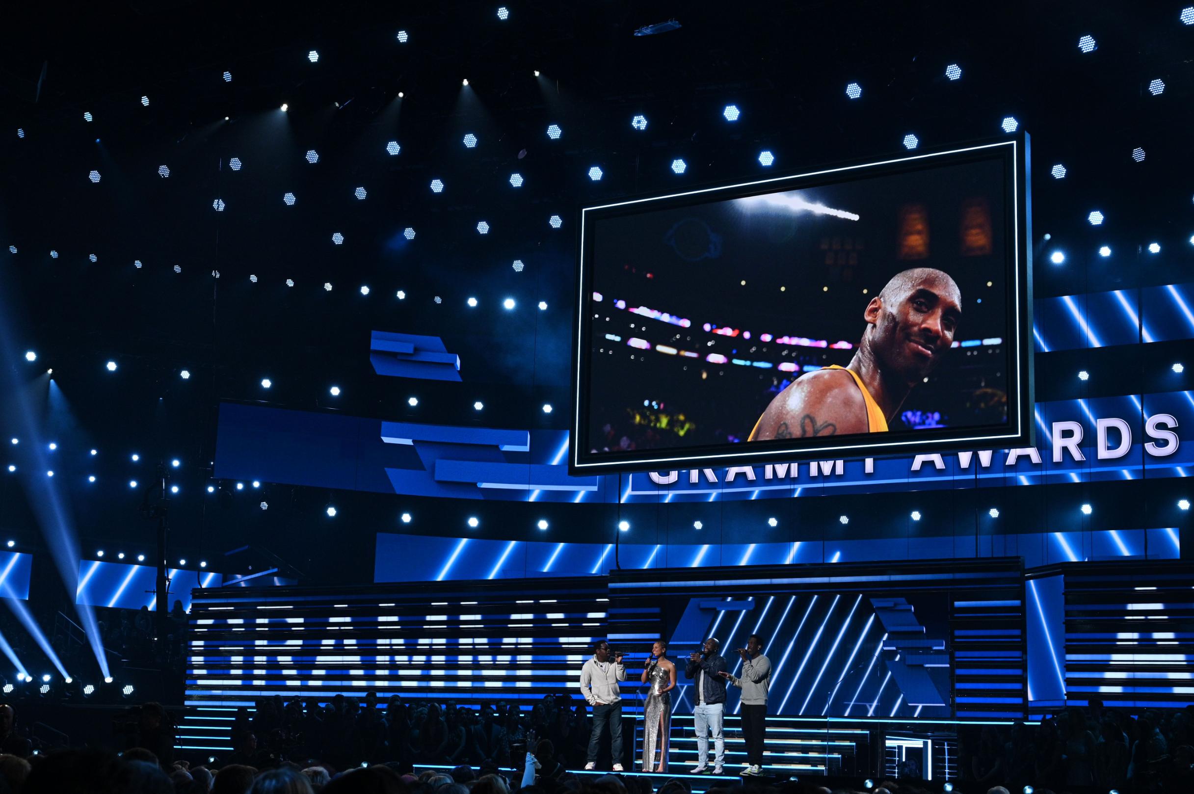 Singer-songwriter Alicia Keys and Boyz II Men sing in memory of late NBA legend Kobe Bryant during the 62nd Annual Grammy Awards on January 26, 2020, in Los Angeles. (Photo by Robyn Beck / AFP) (Photo by ROBYN BECK/AFP via Getty Images)