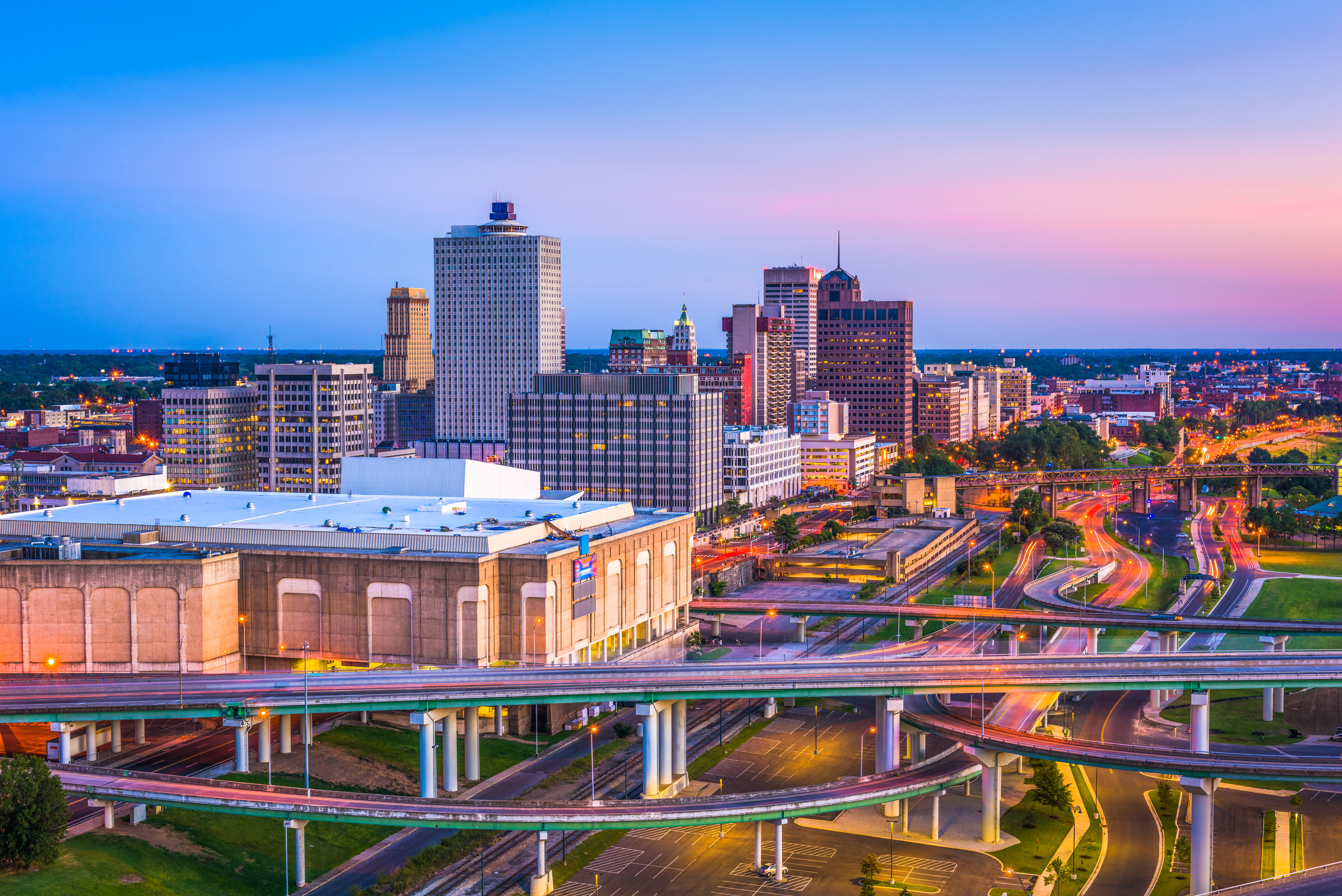 Memphis, Tennessee, USA downtown skyline at dusk. (Photo by: Sean Pavone | elements.envato.com).