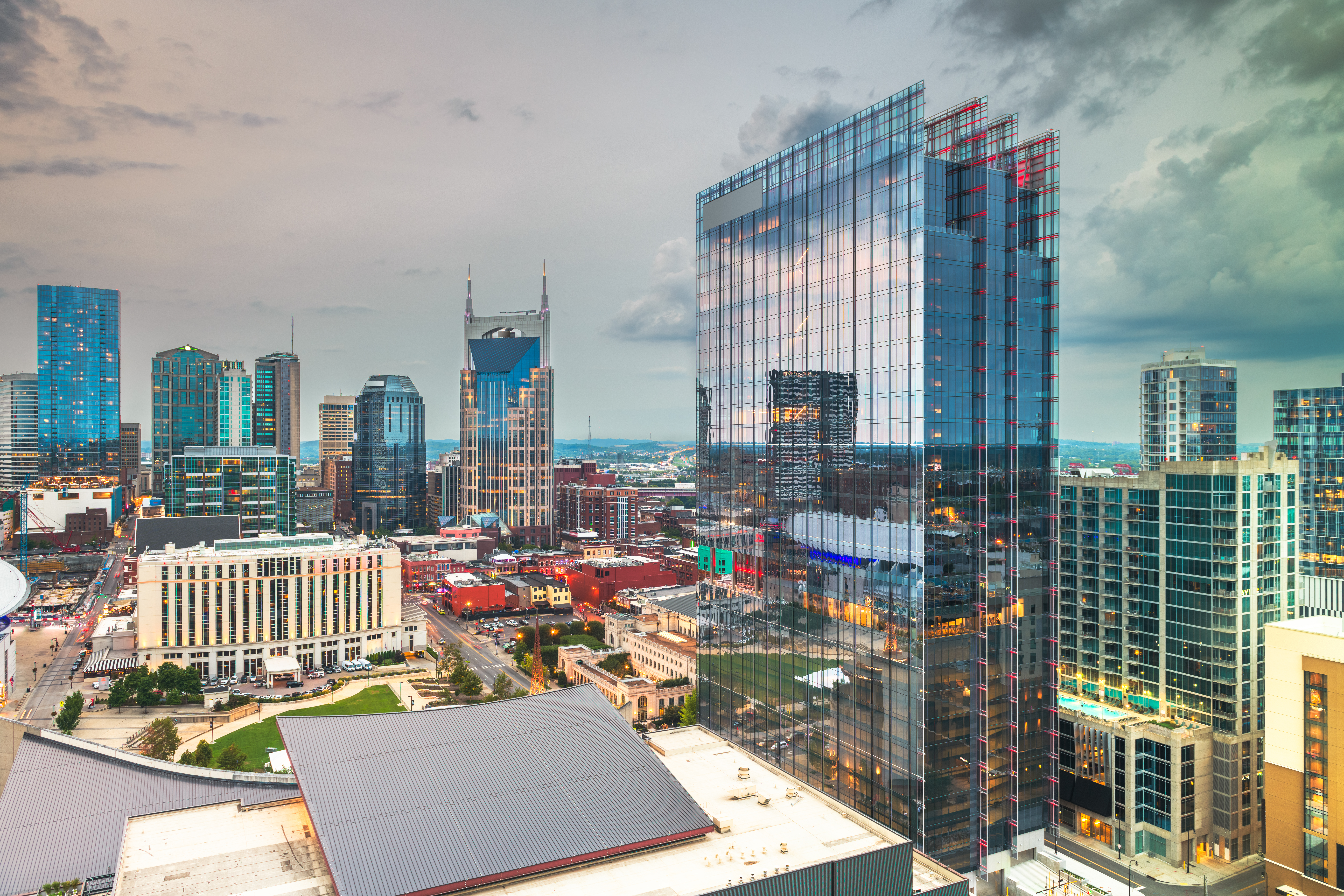 Nashville, Tennessee, USA downtown city skyline rooftop view at dusk. (Photo by: Sean Pavone | elements.envato.com)