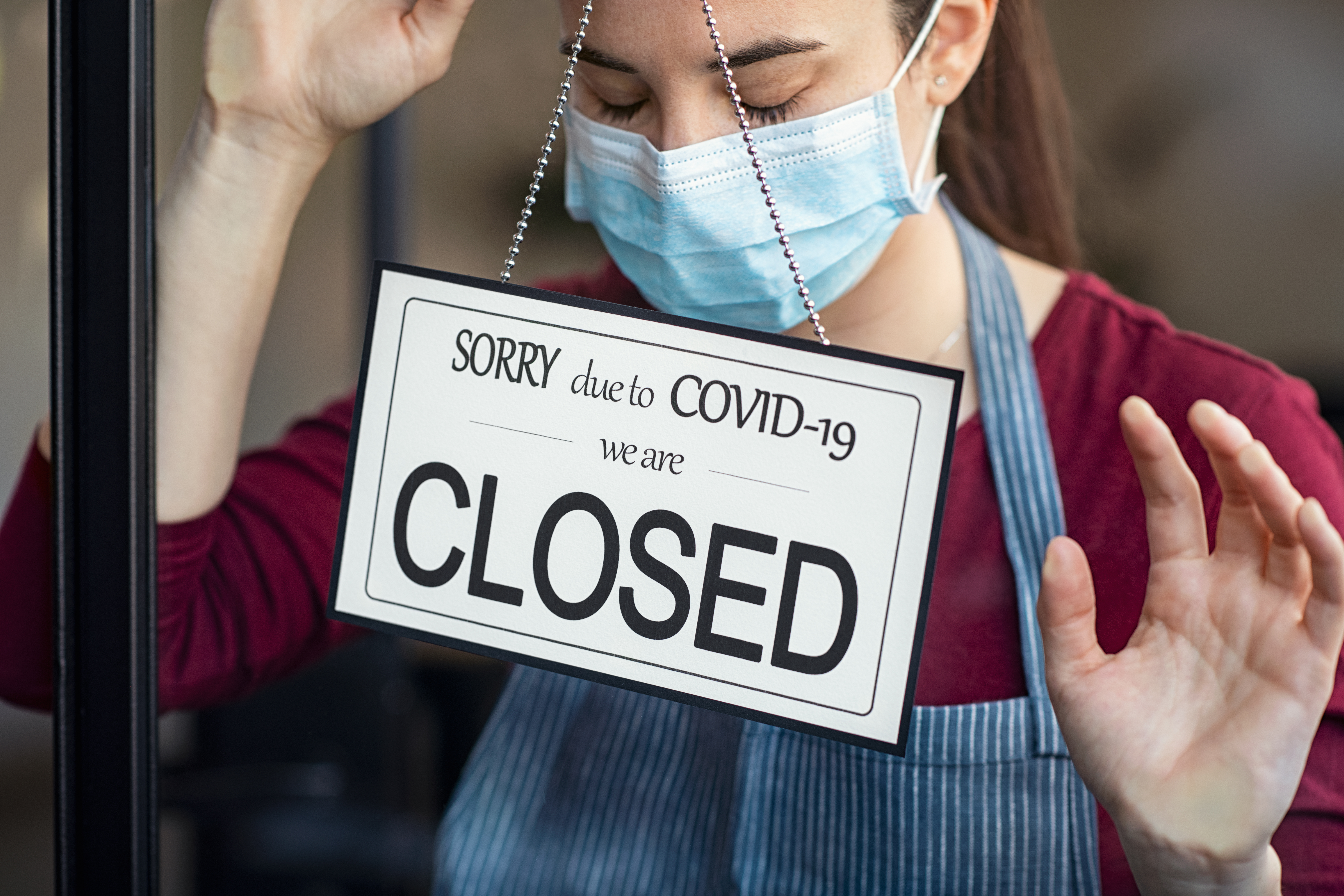 Small business closes its doors due to COVID-19 quarantine. (Photo by: Rido81 | elements.envato.com)